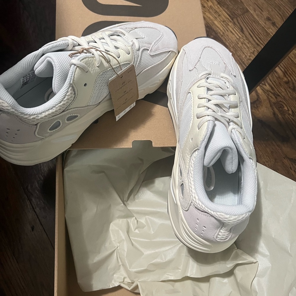 Yeezy Boost 700 Analog, Size 9.5